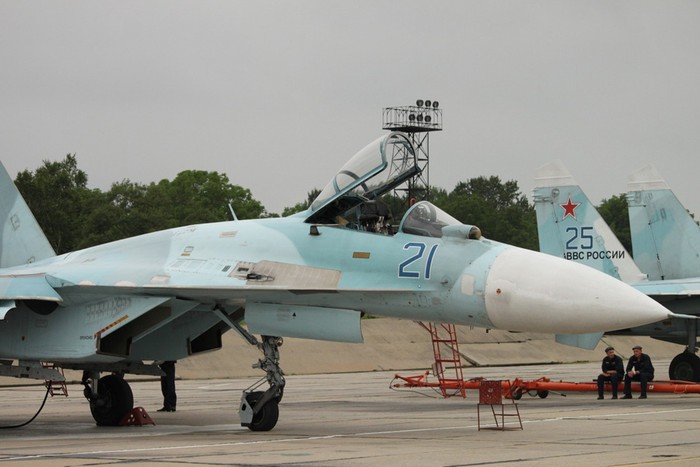 Máy bay Su-27SM của Phi đội Tiêm kích số 4 tại căn cứ Không quân 6983.