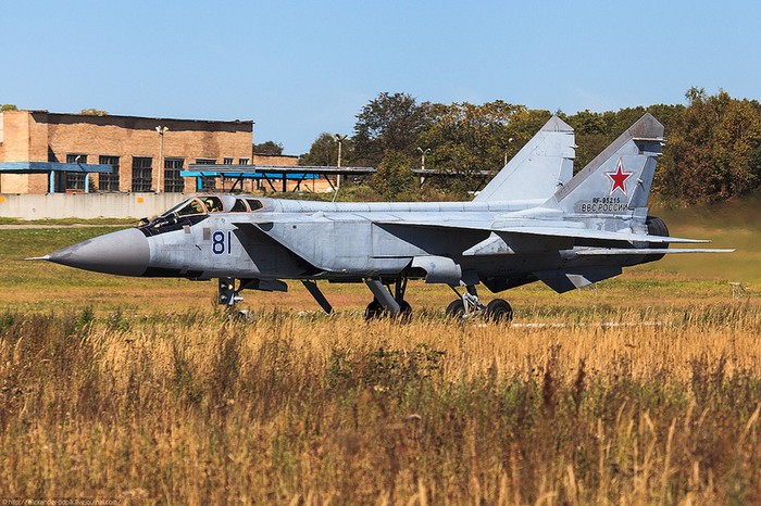 Tiêm kích đánh chặn MiG-31 số hiệu 81.