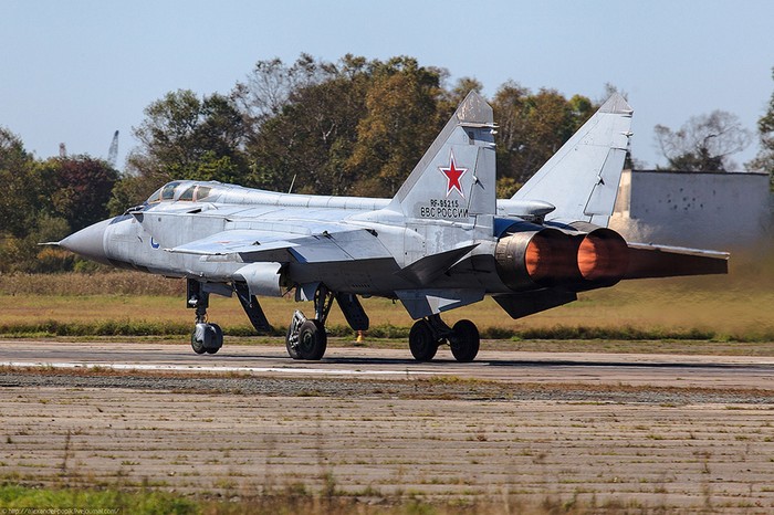 Tiêm kích đánh chặn MiG-31 số hiệu 81.