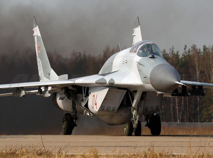 MiG-29 được thiết kế để đối đầu với những loại máy bay tiêm kích mới của Hoa Kỳ như F-16 Fighting Falcon, và F/A-18 Hornet.