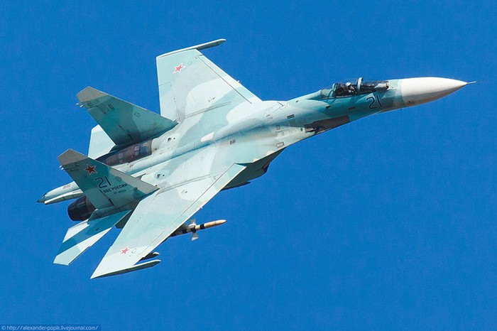 Máy bay chiến đấu nâng cấp Su-27SM, tiêm kích đánh chặn MiG-31 thuộc Phi đội Tiêm kích số 4 thuộc Trung đoàn Tiêm kích 22 bay huấn luyện tại căn cứ Không quân 6983 ở Tsentralnaya Uglovaya, Khabarovsk, Viễn Đông, Nga.