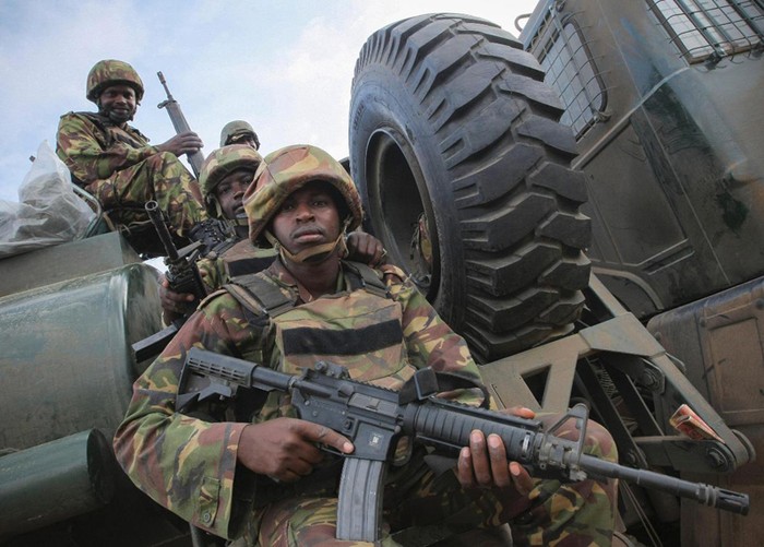 Hôm 1/10, quân đội chính phủ Somalia với sự trợ giúp của Phái bộ Liên minh châu Phi AMISOM đã tiến vào thành phố cảng Kismayo ở miền Nam. Vài ngày trước, họ cũng đã đẩy lùi nhóm dân quân al Shabaab (có liên hệ với mạng lưới khủng bố quốc tế al Qaeda) khỏi thị trấn Canjeel ở gần đó.