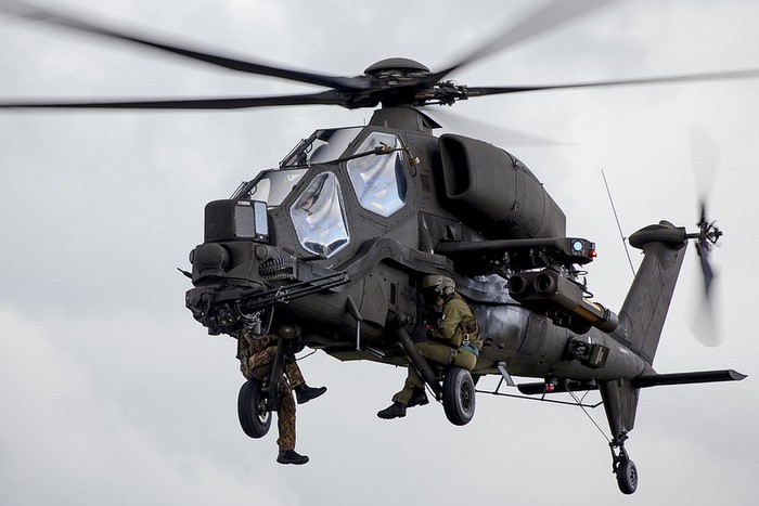 Hình ảnh của cuộc Tập trận trực thăng Green Blade năm 2012. Đây là cuộc diễn tập hỗn hợp đa quốc gia do Bộ Quốc phòng Bỉ tổ chức. Sự kiện này diễn ra trong các ngày từ 18/9, kéo dài cho đến tận ngày 5/10/2012.