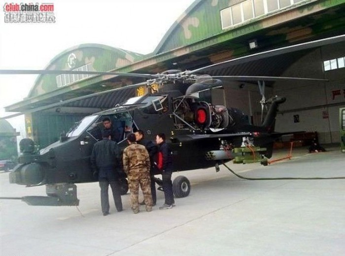 Những hình ảnh đăng tải trên các trang mạng Trung Quốc mới đây cho thấy các máy bay trực thăng Z-10 đã bắt đầu được trang bị cho đơn vị không quân thứ hai thuộc Lữ đoàn trực thăng số 8 của tập đoàn quân 38 Đại Quân khu Bắc Kinh (lữ đoàn đóng quân tại Baoding, tỉnh Hà Bắc). Trong ảnh là trực thăng Z-10 mới được biên chế vào Lữ đoàn 8 được đăng tải trên các trang mạng Trung Quốc.