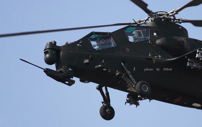 Trước đó, vào cuối năm 2010, những chiếc trực thăng Z-10 đầu tiên đã được đưa vào trang bị trong lữ đoàn máy bay trực thăng 5 của Tập đoàn quân số 1 Quân khu Nam Kinh (lữ đoàn có trụ sở tại Nam Kinh). Các nguồn tin cũng cho biết rằng sau khi được trang bị cho Lữ đoàn số 8, máy bay trực thăng Z-10 sẽ bắt đầu đi vào hoạt động trong biên chế của Lữ đoàn trực thăng 7 của Tập đoàn quân 26 Quân khu Tế Nam (có trụ sở chính ở tỉnh Sơn Đông).
