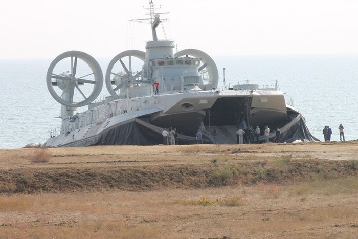 Tàu đổ bộ đệm khí Zubr của Trung Quốc (do Ucraina chế tạo) tiếp tục các cuộc thử nghiệm trên biển.