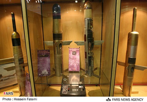 Tên lửa chống tăng dẫn đường Toophan và Toophan-2 tại một triển lãm ở Tehran