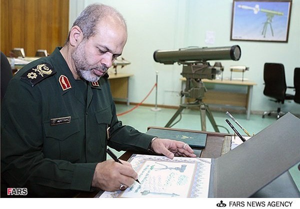 Bộ trưởng Quốc phòng Iran Ahmad Vahidi và hệ thống tên lửa chống tăng Delavieh