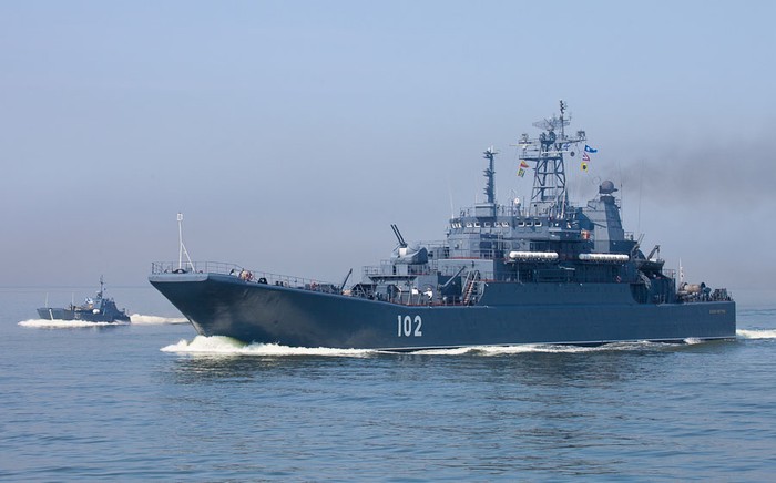 Tàu đổ bộ BDK-58 Kaliningrad có lượng giãn nước 4.080 tấn, động cơ diesel-điện với tổng công suất 21.000 mã lực, cho phép tàu di chuyển với tốc độ tối đa 17,8 hải lý.