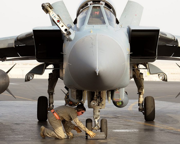 Tornado GR4 chuẩn bị cất cánh tại một căn cứ quân sự tại Trung Đông.