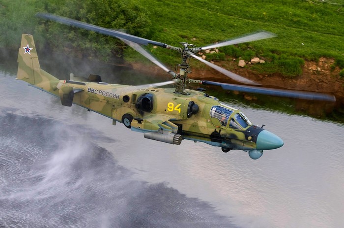 Ka-52 bắt đầu được phát triển vào năm 1994 và bay thử nghiệm thành công lần đầu tiên vào ngày 25/6/1997.