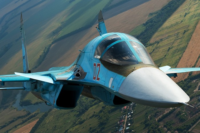 Chính nhờ khả năng mang vũ khí rất lớn và sức mạnh hỏa lực ghê gớm, Su-34 được giới quân sự Nga đặt cho biệt danh là “Xe tăng bay”.