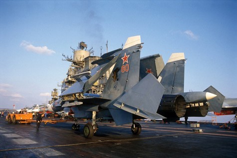 Tiêm kích Su-33 trên tàu sân bay Đô đốc Kuznetsov.