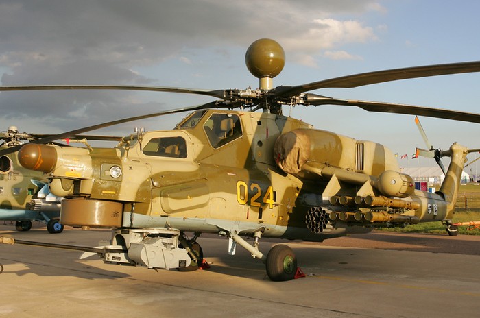 Mi-28N có thể mang 80 rocket 80mm S-8 hoặc 20 rocket 122mm S-13, 8 tên lửa không đối không tự dẫn hồng ngoại Igla. Ngoài ra, Mi-28N còn được trang bị 1 khẩu pháo 30mm 2A42 được gắn dưới mũi, bom, mìn, hệ thống phòng thủ thụ động chống tên lửa…