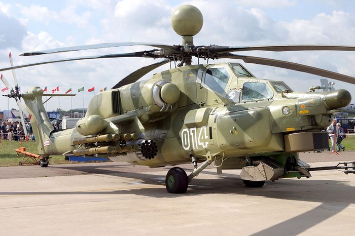 Buồng lái của trực thăng Mi-28N được bọc thép, hệ thống kính chắn gió đặc biệt cho phép chống lại những loại đạn cỡ 7,62mm, 12,7mm hoặc các mảnh đạn pháo 20mm. Hệ thống bảo vệ trong buồng lái cho phép các phi hành đoàn có thể sống sót khi gặp trục trặc trong quá trình hạ cánh hoặc bị đối phương bắn hạ ở tầm thấp.