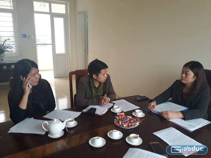 Ban lãnh đạo Trường Tiểu học Hoàng Liệt trong buổi làm việc với phóng viên Báo Điện tử Giáo dục Việt Nam (ảnh Trần Việt)