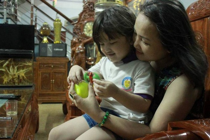 Khoảnh khắc cô Nguyễn Thị Thành bên con gái của mình