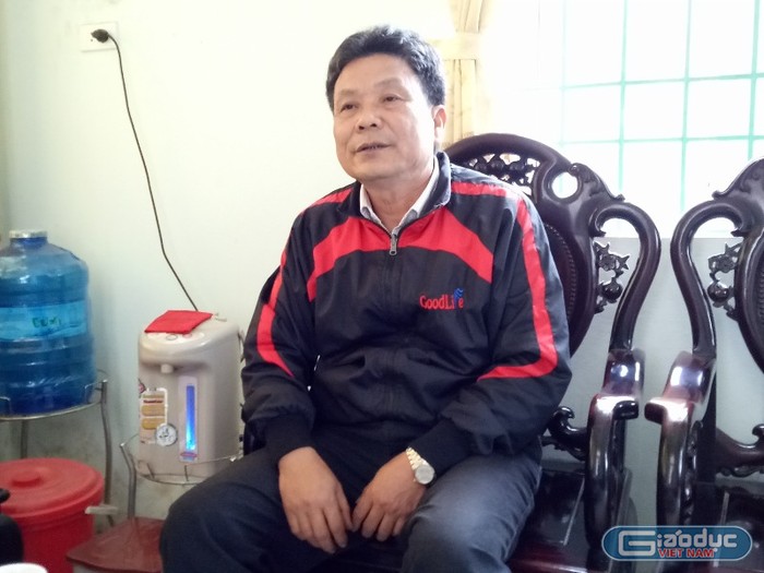 Ông Nguyễn Anh Tuấn, Phó Chủ tịch ủy ban nhân dân xã Thiệu Dương trao đổi với phóng viên. Ảnh: Trực Ngôn