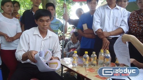 Rất nhiều giáo viên ở huyện miền núi Quan Sơn được xét hợp đồng lao động.