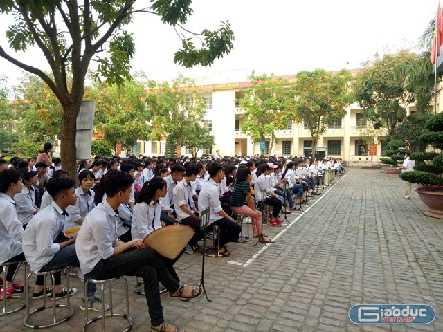 Buổi Hội thảo khởi nghiệp trong thời đại cách mạng công nghiệp 4.0 thu hút đông đảo các học sinh và giáo viên Trường Trung học phổ thông Tam Dương II tham gia. Ảnh: Minh Chí.
