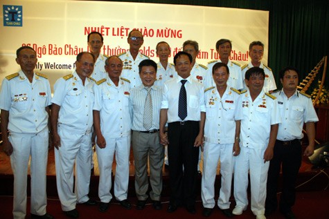 GS Ngô Bảo Châu cùng các thành viên Đoàn Tàu không số
