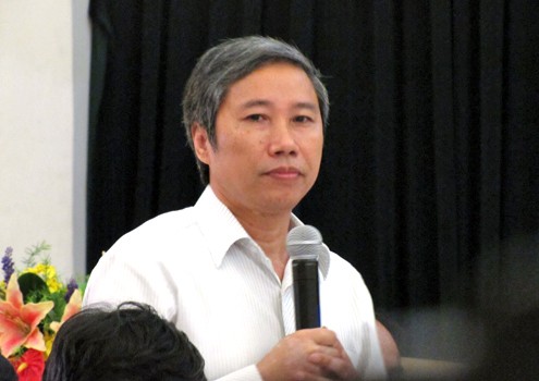 ông Ngô Kim Khôi (Phó Vụ trưởng Vụ giáo dục đại học) thừa nhận, hiện có những thí sinh chỉ đạt 8 điểm nhưng vẫn vào được đại học.