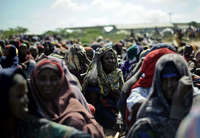  Những phụ nữ tại trại tị nạn ở Mogadishu, Somalia.