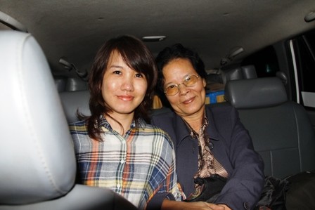 Hai nhà hảo tâm: cô Anh Thơ và chị Mai Hương