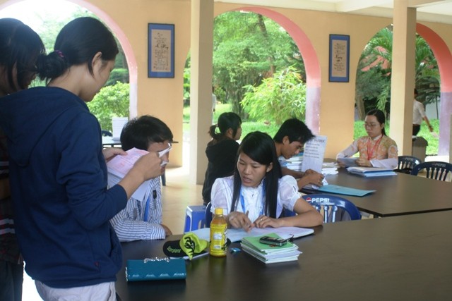 Lác đác một vài thí sinh nộp hồ sơ xét NV3 tại trường ĐH Công Nghệ Đồng Nai