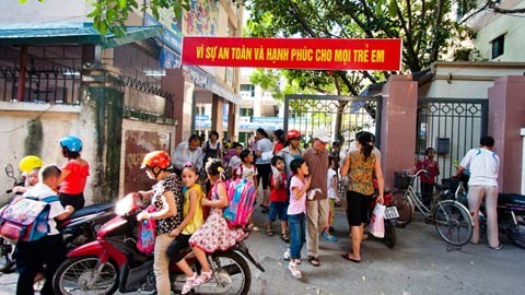 Bộ trưởng Bộ GD&ĐT Phạm Vũ Luận ủng hộ đề xuất đổi giờ học. (Ảnh minh họa: Bee.net.vn)
