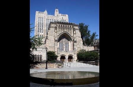 Đại học Yale: Đại học Yale danh tiếng nằm ở bang Connecticut, Mỹ. Ngôi trường thu hút những vị khách dừng lại để ngắm nhìn nhiều hơn bất cứ ngôi trường nào trong danh sách.