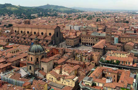 Đại học Bologna, Italia: Trường đại học Bologna của Italia là một trong những trường đại học cổ nhất thế giới, đồng thời cũng nằm trong danh sách 200 trường đại học tốt nhất.