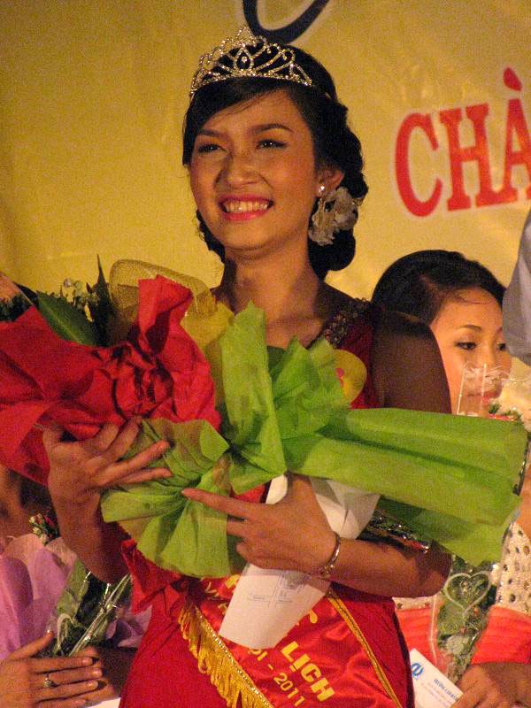 Nguyễn Thị Minh Mùi đăng quang danh hiệu Miss Cao đẳng Nội vụ năm 2011