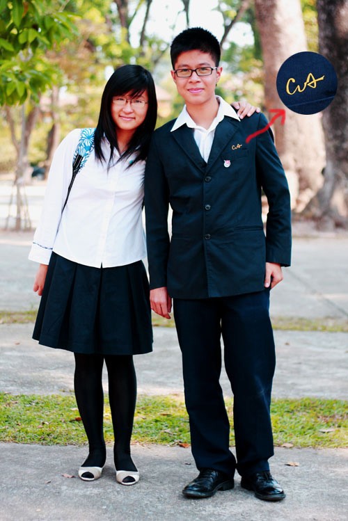 Điểm nhấn của đồng phục trường Chu chính là phù hiệu CVA trên ngực trái.