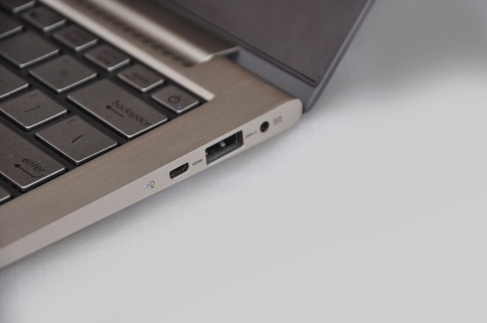Trải nghiệm Ultrabook "siêu mỏng" Asus Zenbook UX21E  ảnh 4