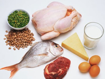 10. Dùng nhiều thực phẩm có vitamin A: được tìm thấy trong trứng, gan và các sản phẩm làm từ sữa có hàm lượng chất béo được coi là tốt cho tầm nhìn và hệ thống miễn dịch. Nhưng một nghiên cứu được thực hiện bởi các nhà nghiên cứu Thụy Điển và công bố trên Tạp chí Y học New England đã phát hiện ra rằng hấp thụ quá nhiều vitamin A có thể làm tăng nguy cơ gãy xương của một người lên gấp 7 lần.