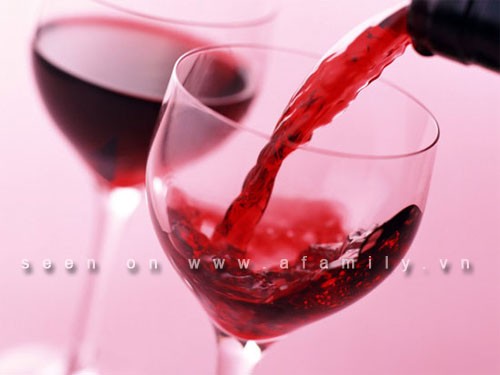 Rượu vang đỏ giúp chị em giảm nguy cơ ung thư vú  ảnh 1