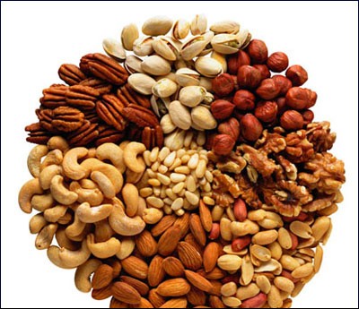 Các loại hạt: Ngoài cá thì những thực phẩm giàu chất béo omega-3 là hạt hướng dương, hạt vừng, hạt điều, và hạt lanh.