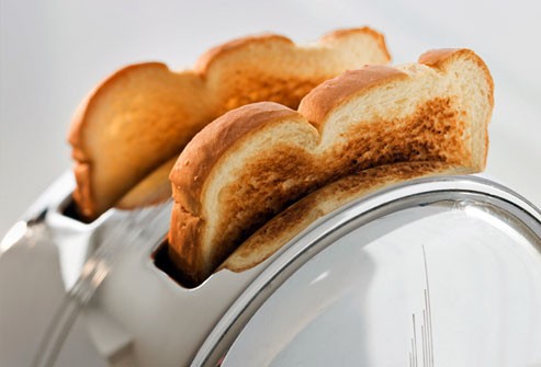 Bánh mỳ nướng: Bánh mỳ nướng có tác dụng rất tốt cho sức khỏe những người đang bị cảm cúm. Bạn có thể ăn bánh mỳ nướng với súp gà ăn liền nhằm giúp giảm đói khi dạ dày của bạn không thể ăn uống nhiều.