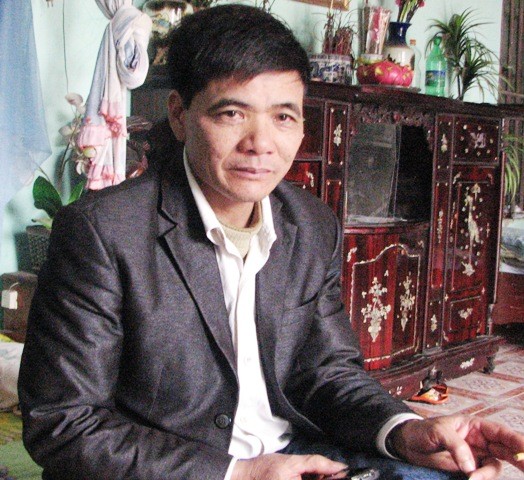 Anh Tùng (làng Đức Tinh - Cẩm Hưng) thấy Khen chửi bới và ngăn cản việc cấp cứu tại Trạm Y tế xã Cẩm Hưng ngày 19/6/2011