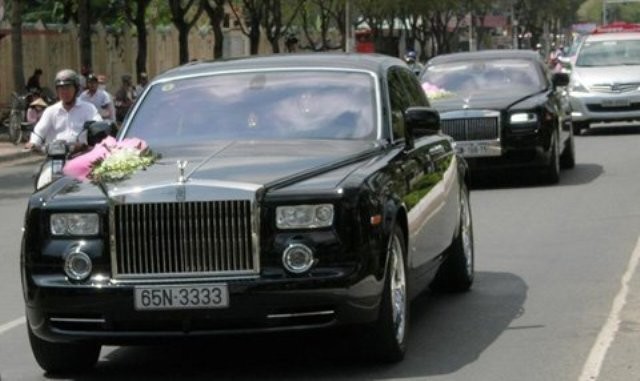 Chiếc siêu xe Roll Royce Phantom biển tứ quý 3 của gia đình bà Hiền có giá khoảng 25 tỷ đồng (Ảnh: Tapchilamdep)