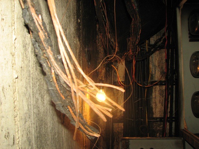 Sử dụng điện dự phòng để thắp sáng các phòng kỹ thuật điện