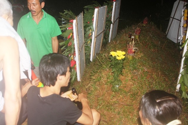 Người nhà nạn nhân Nguyễn Thanh Hiền đặt nghi vấn đã có dấu hiệu đào xới ngôi mộ?