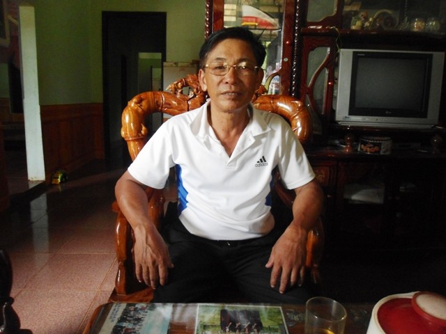Ông Việt đang kể lại những ngày tham gia chiến đấu chống Mỹ cứu nước