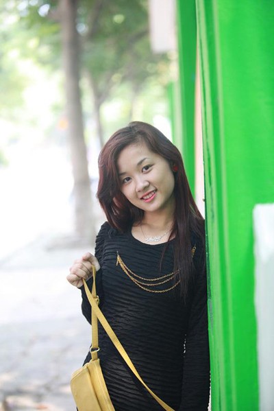 Yến Linh đã đạt giải Gương mặt khả ái của cuộc thi Facelook 2011 do báo Sinh viên Việt Nam tổ chức.