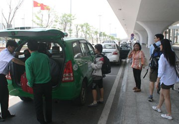 Kiên quyết chấn chỉnh taxi sân bay, Đà Nẵng mong lấy lại hình ảnh của một TP thân thiện. Ảnh: LÊ PHI