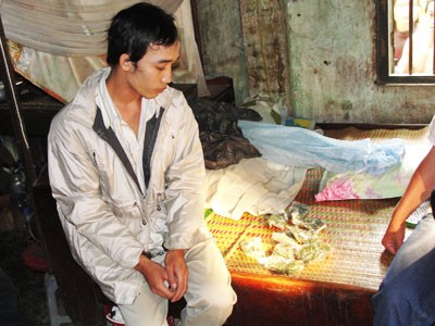 Công an huyện Diên Khánh bắt giữ đối tượng Phan Hoàng Thạch (sinh năm 1990, trú thôn Thanh Minh 1, xã Diên Lạc, huyện Diên Khánh, Khánh Hòa) về tội trồng, buôn bán trái phép cần sa.