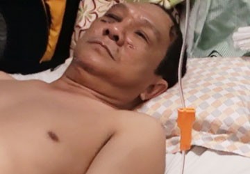 Nhà báo Nguyễn Đức Thành đang điều trị tại bệnh viện. Ảnh: HT
