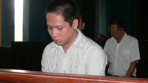 Bị cáo Dương Văn Hậu trong lúc chờ tuyên án