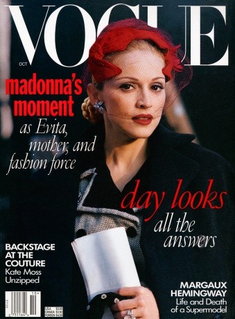 Madonna quyến rũ với môi đỏ năm 1996.